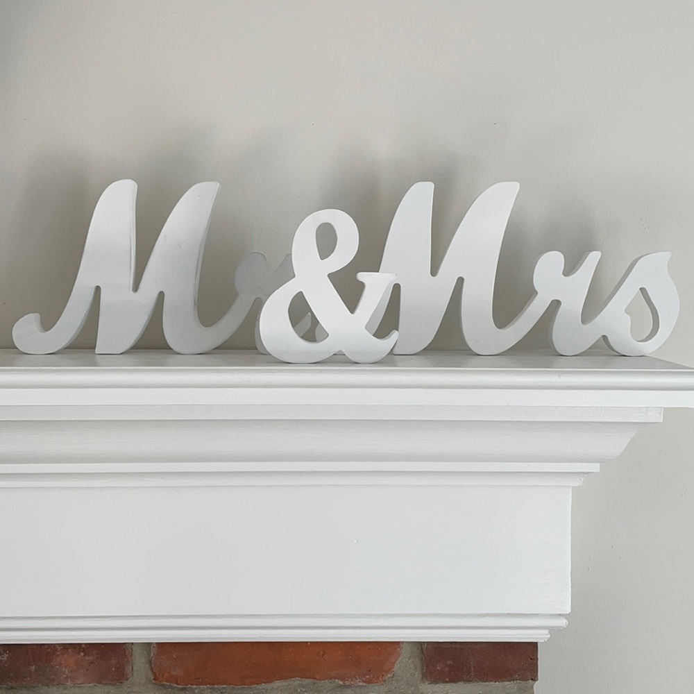Mr & Mrs white wood signs. Wedding bridal shower